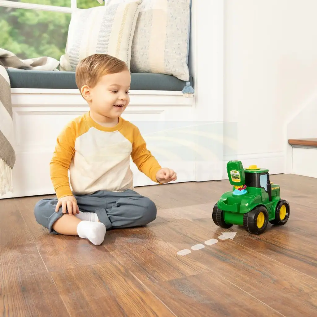 John Deere: Key 'n Go Johnny traktor indítókulccsal és mozgó funkcióval kép 5