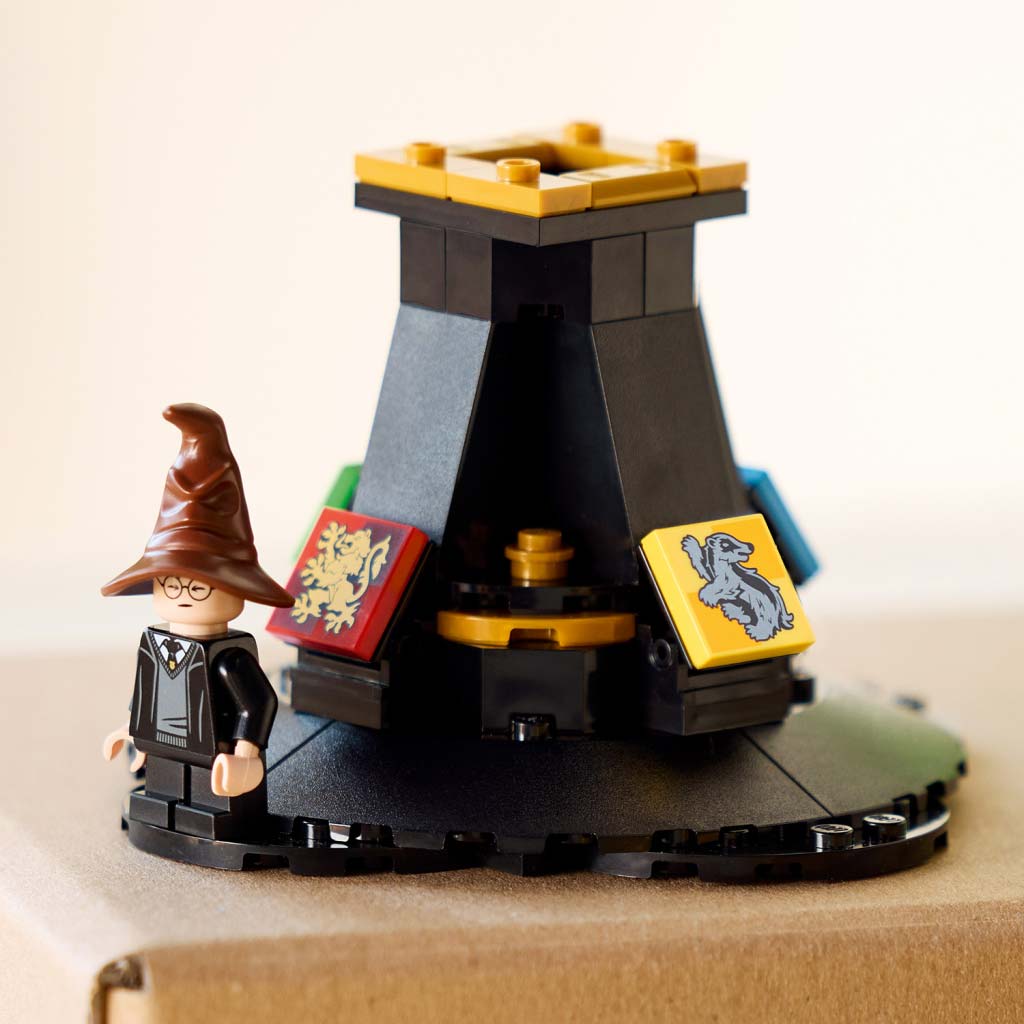 LEGO® Harry Potter™: A beszélő Teszlek Süveg™ (76429) kép 4
