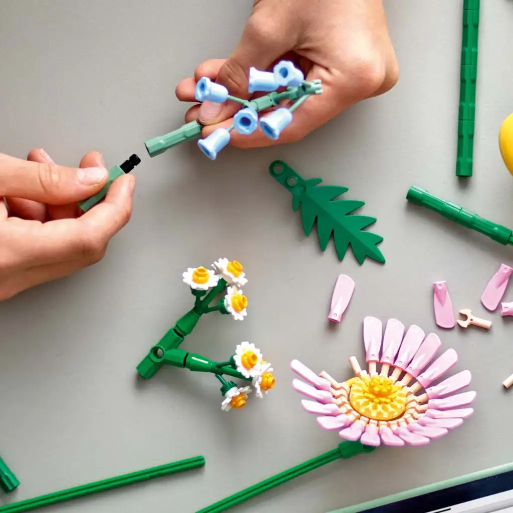 LEGO® Botanicals: Napsárga virágcsokor (10347) kép 3