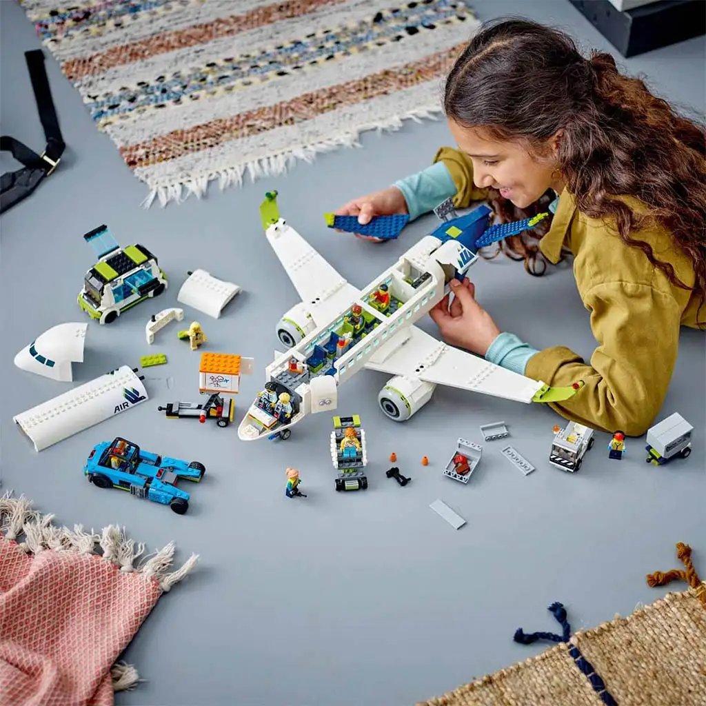 LEGO® City: Utasszállító repülőgép (60367) kép 9