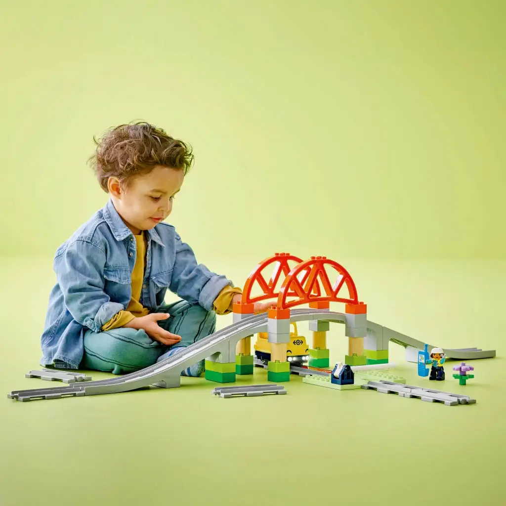 LEGO® DUPLO®: Vasúti híd és sínek kiegészítő szett (10426) kép 4