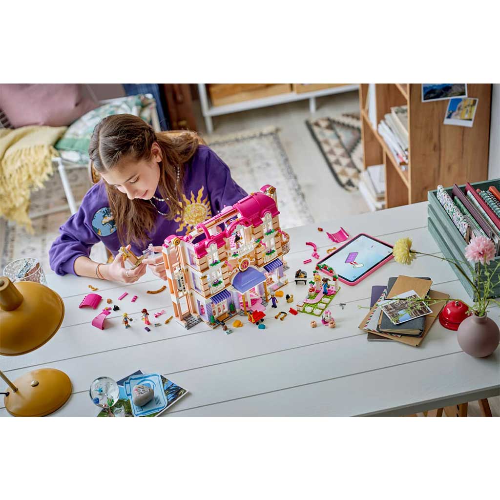 LEGO® Friends: Heartlake City Grand Hotel (42704) kép 6