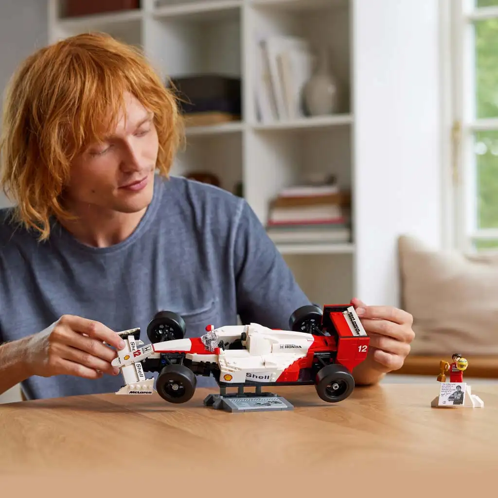 LEGO® Icons: McLaren MP4/4 és Ayrton Senna (10330) kép 7