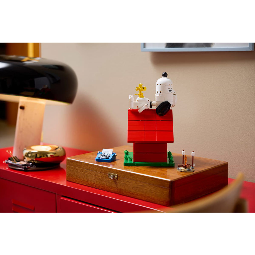 LEGO® Ideas: Peanuts: Snoopy kutyaháza (21368) kép 10