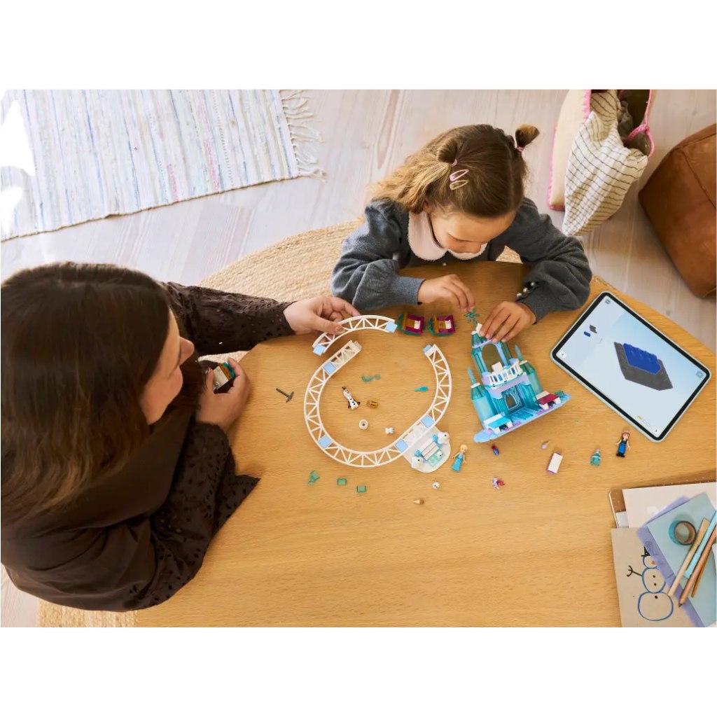 LEGO® Disney: Elsa jégkastélya és szánkós kalandjai (43281) kép 5
