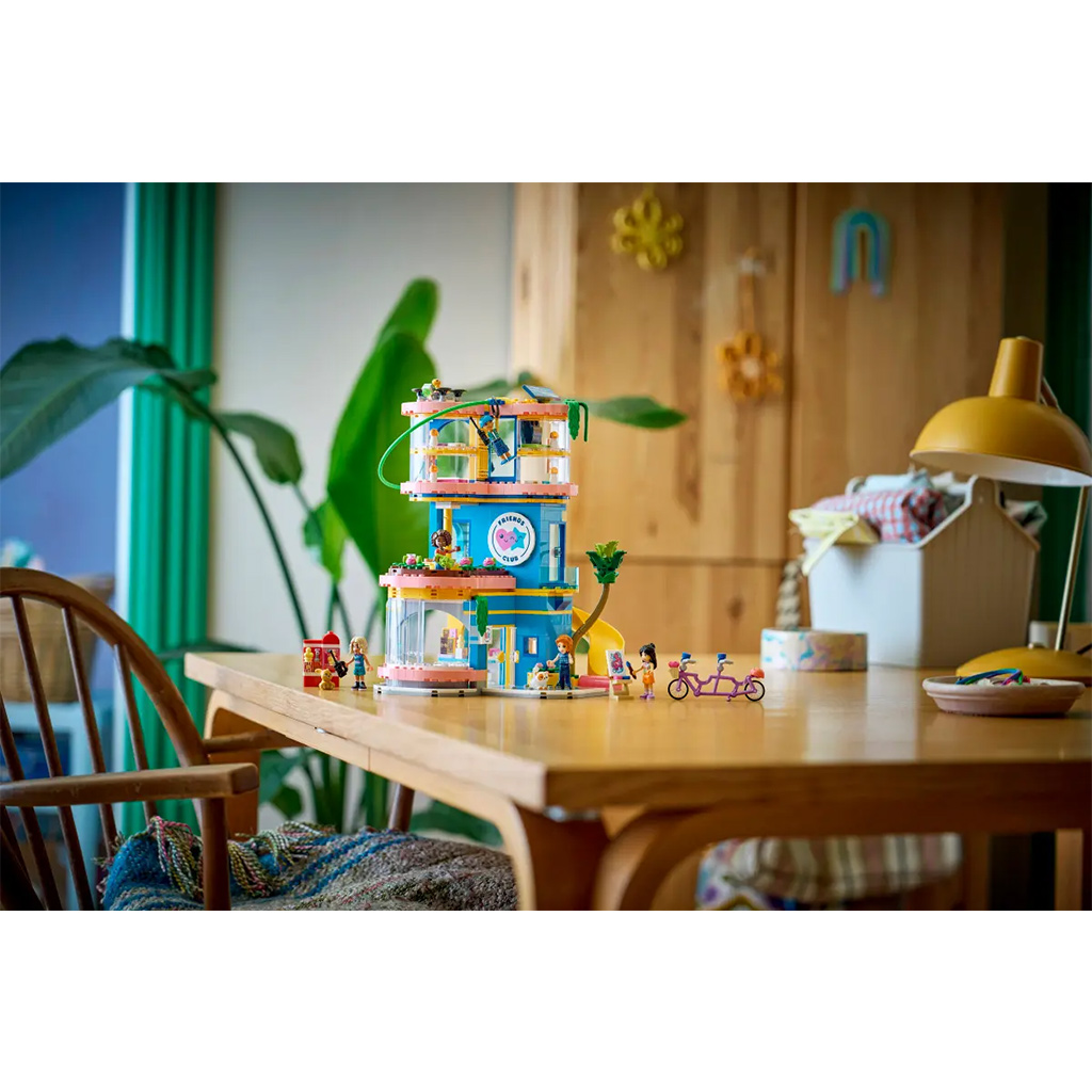 LEGO® Friends: Heartlake City klubház (42689) kép 9