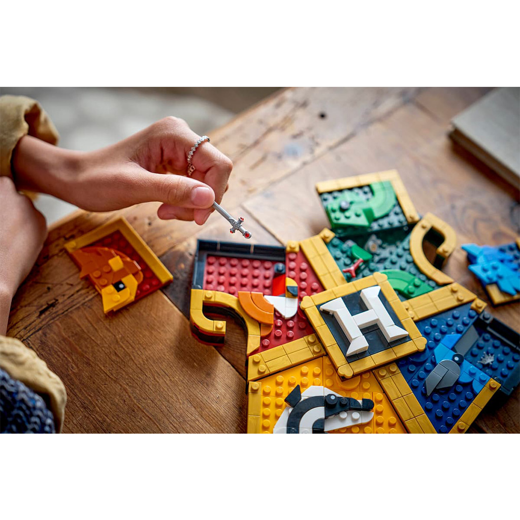 LEGO® Harry Potter™: A Roxfort™ címere (76462) kép 5