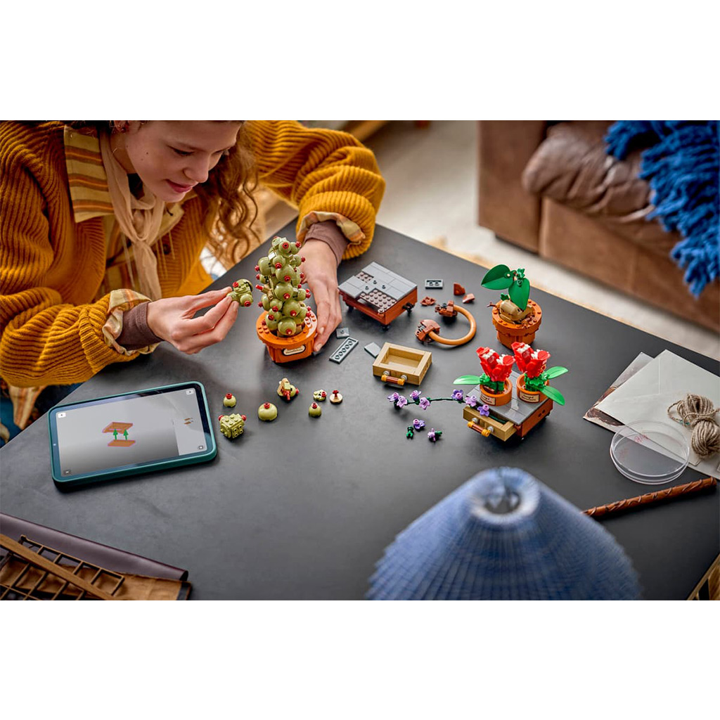 LEGO® Harry Potter™: A Roxfort™-i gyógynövénytanóra növényei (76474) kép 4