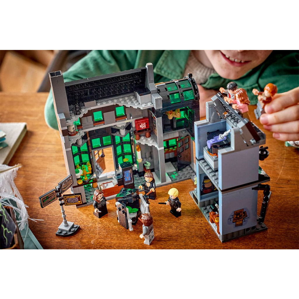 LEGO® Harry Potter™: A Zsebpiszok köz™ varázslóboltjai (76471) kép 6