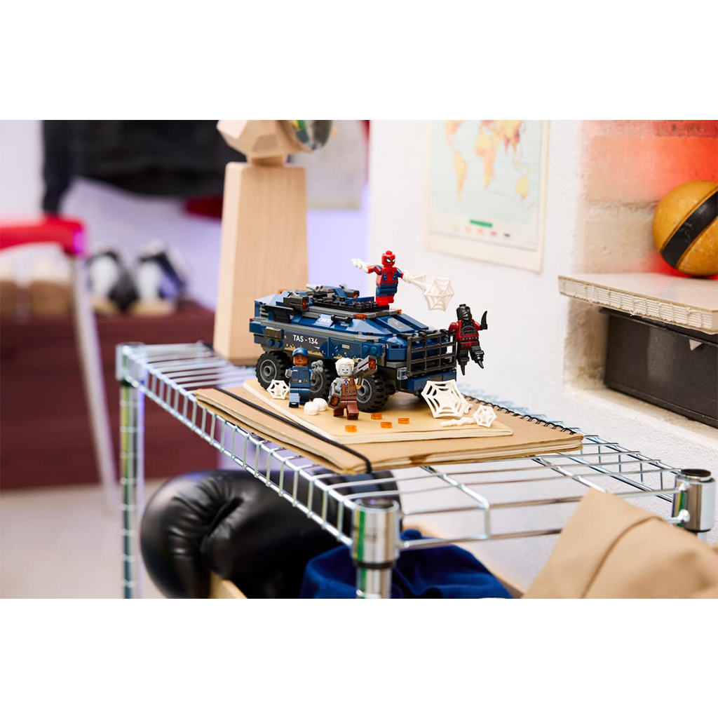 LEGO® Marvel: Pókember: a rabszállító üldözése (76349) kép 8
