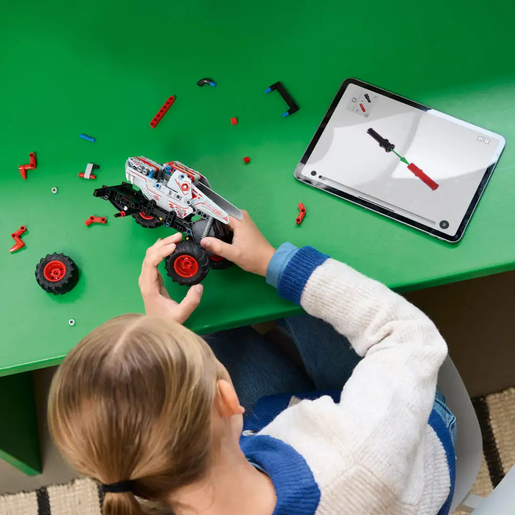 LEGO® Technic: Monster Jam™ ThunderROARus™ (42200) kép 4