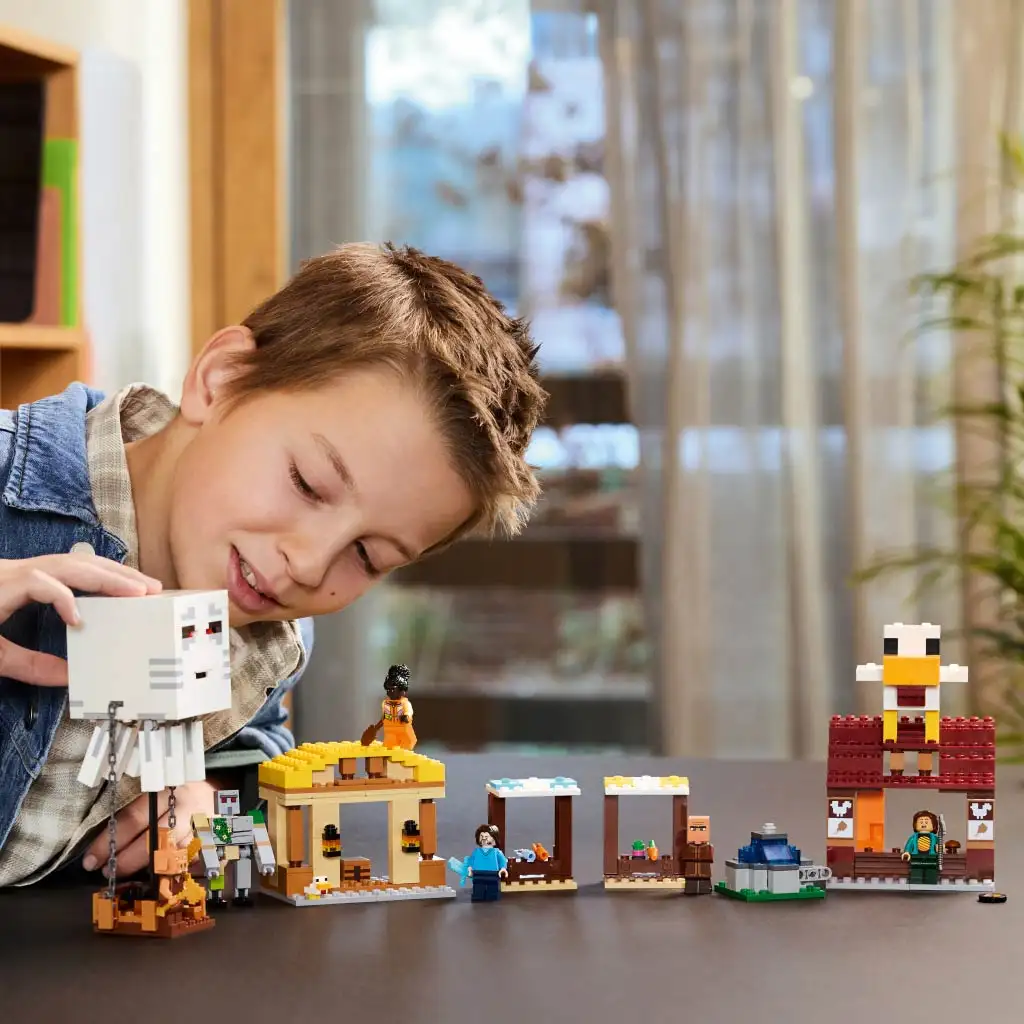 LEGO® Minecraft: A szellemléghajó és falutámadás (21273) kép 4