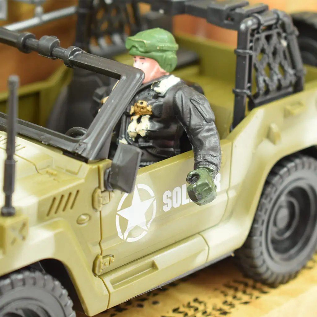 Combat Force 9: Katonai terepjáró katonával és fegyverekkel 22cm kép 4