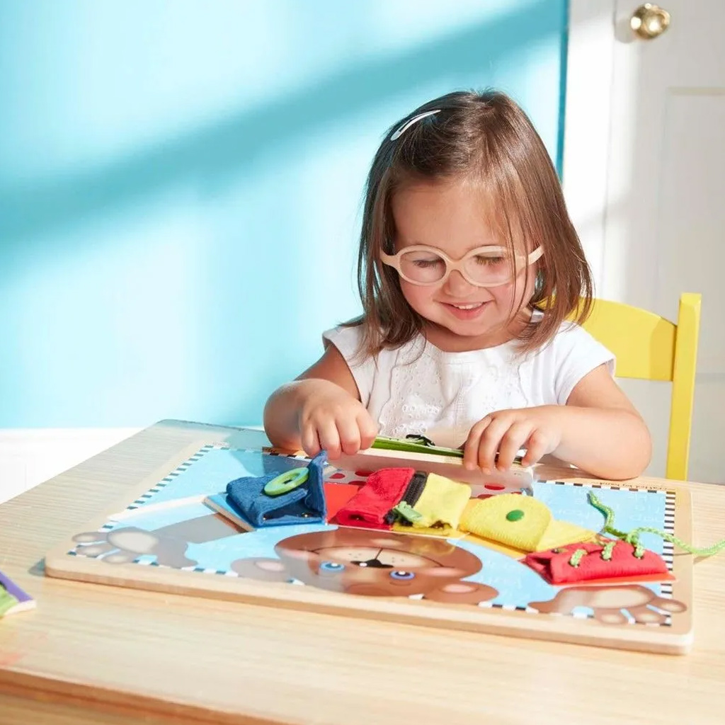 Macis alapvető készségek fa tábla készségfejlesztő játék - Melissa & Doug kép 3