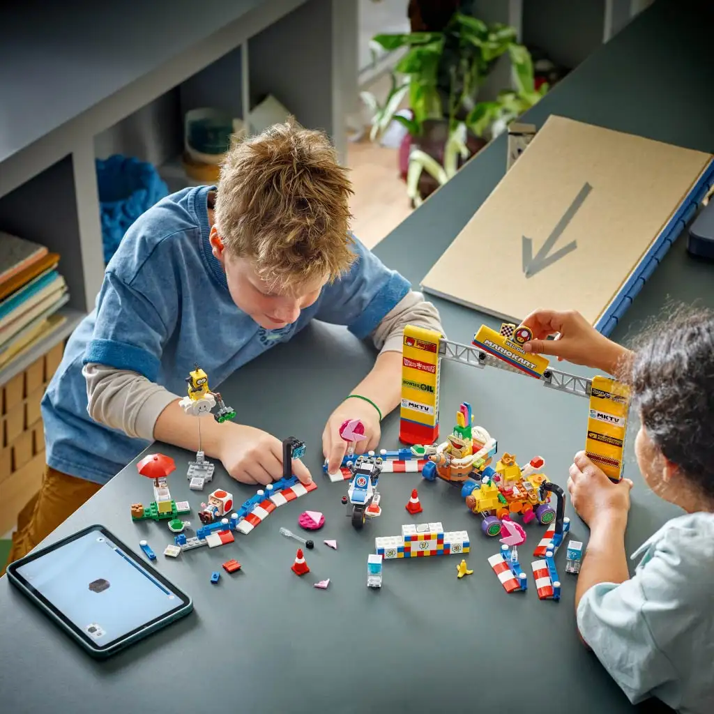 LEGO® Super Mario™: Mario Kart™ - Baby Peach és a Grand Prix szett (72036) kép 3