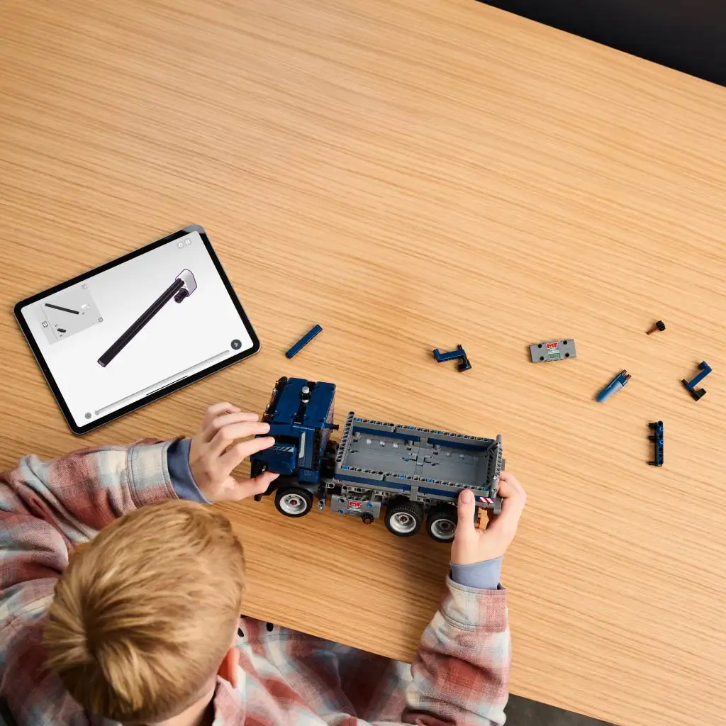 LEGO® Technic: Billenőplatós teherautó (42203) kép 3