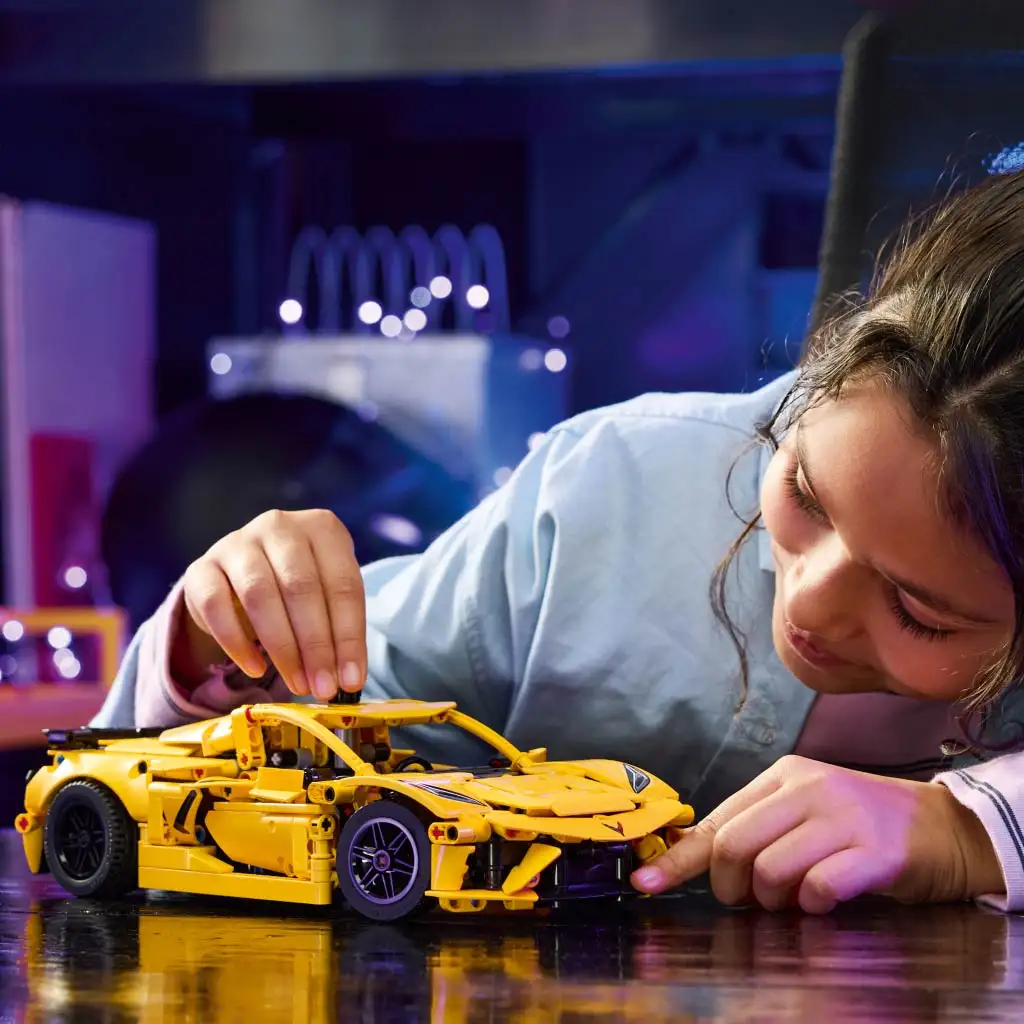 LEGO® Technic: Chevrolet Corvette Stingray (42205) kép 4