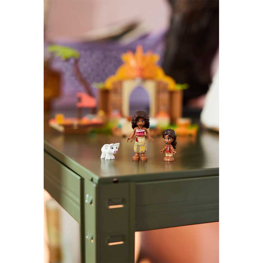 LEGO® Disney™: Falusi ház és tutaj (43282) kép 5