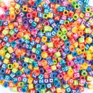 PlayBox: Színes betűs gyöngy szett 300 db-os 7x7x7mm